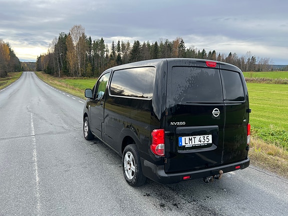 Nissan NV200 3 of 6