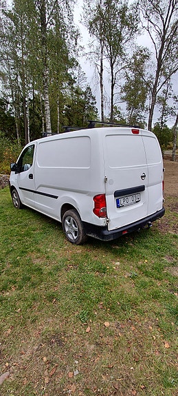 Nissan NV200 2 of 5