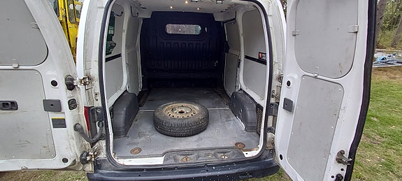Nissan NV200 5 of 5
