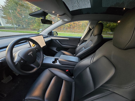Tesla Model Y 5 of 5