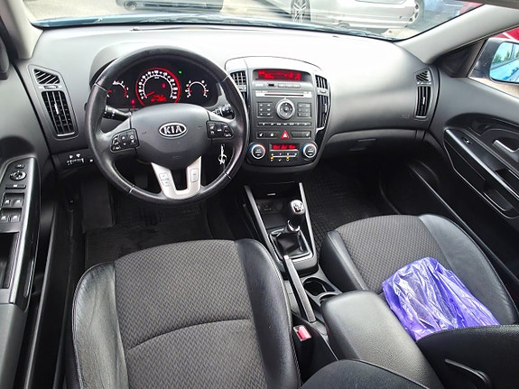 Kia Ceed 2 of 22