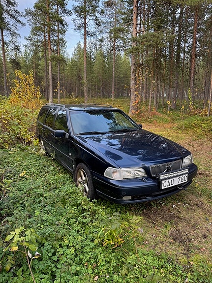 Volvo V70 2 of 4