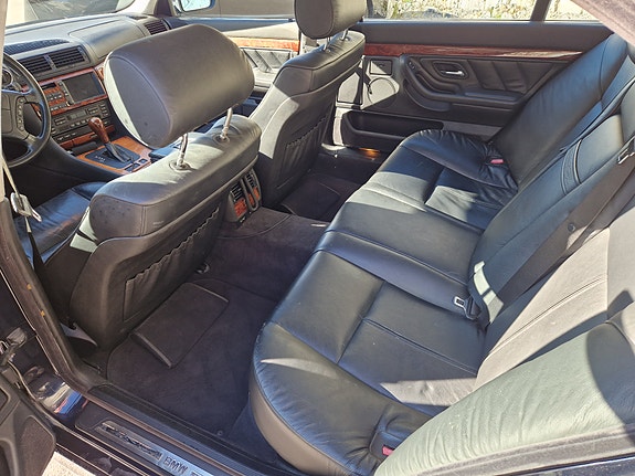 BMW 740iL 7 of 8