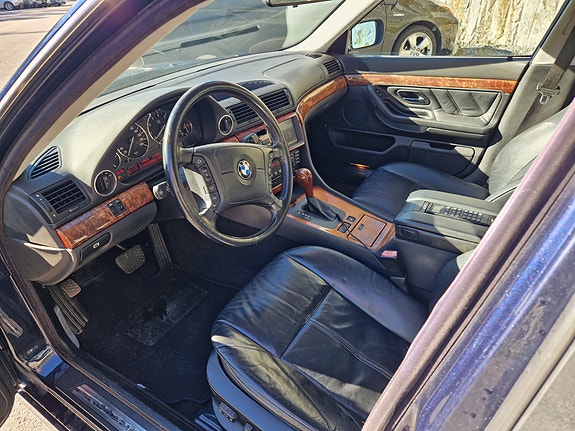 BMW 740iL 6 of 8