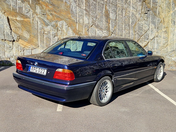 BMW 740iL 2 of 8