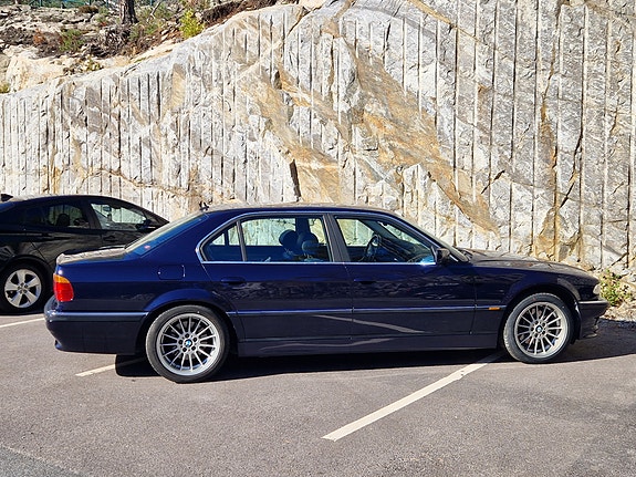 BMW 740iL 3 of 8