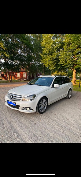 Mercedes-Benz C220 4 of 7