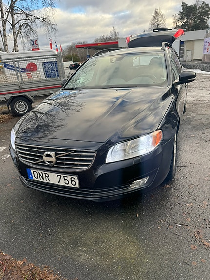 Volvo V70 2 of 10
