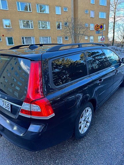 Volvo V70 3 of 10