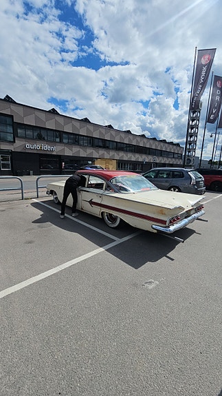 Chevrolet Impala 6 of 6