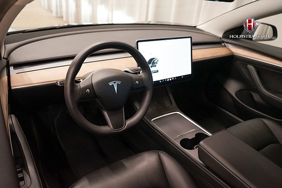 Tesla Model 3 9 of 22