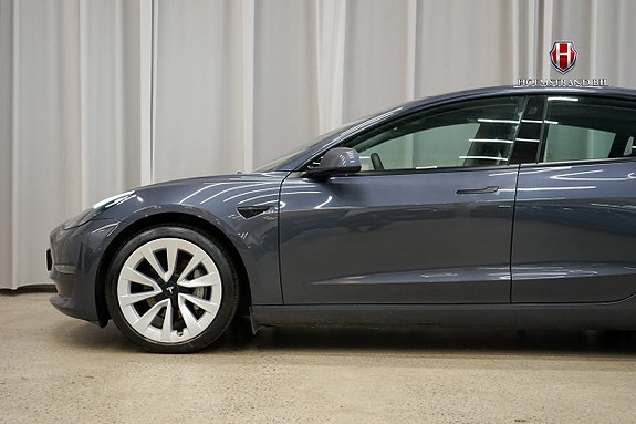 Tesla Model 3 7 of 22