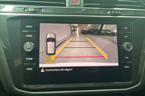 Volkswagen Tiguan 17 of 24