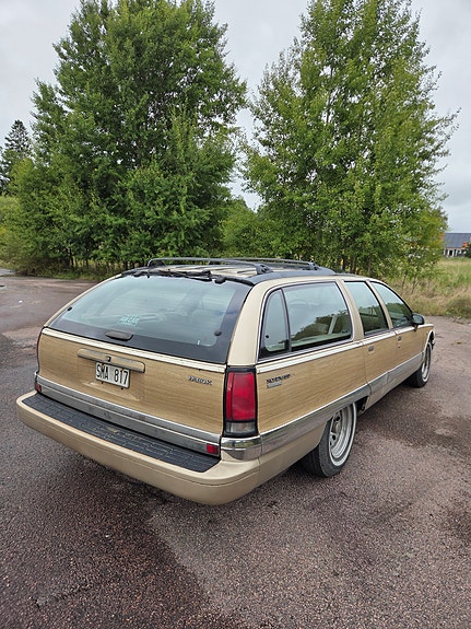Buick Roadmaster 3 of 4