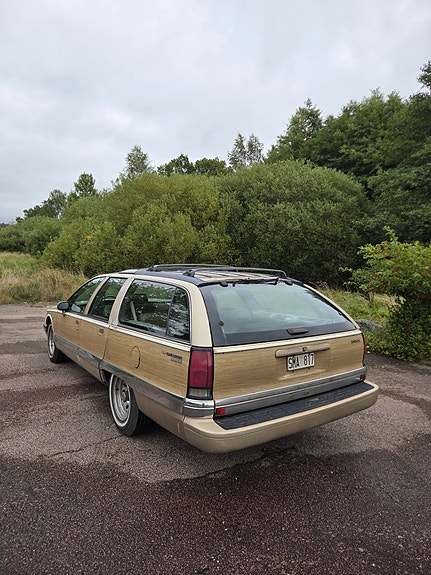 Buick Roadmaster 2 of 4
