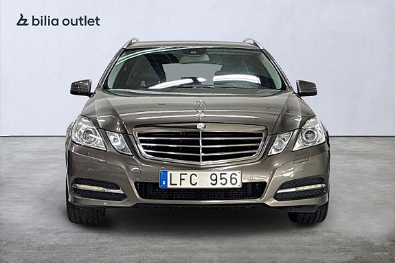Mercedes-Benz E220 3 of 24
