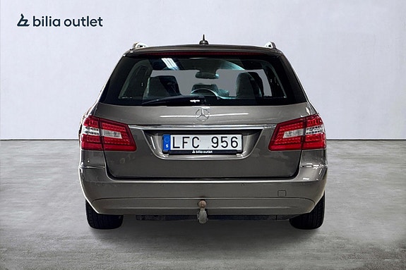Mercedes-Benz E220 7 of 24