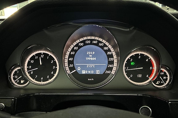 Mercedes-Benz E220 17 of 24