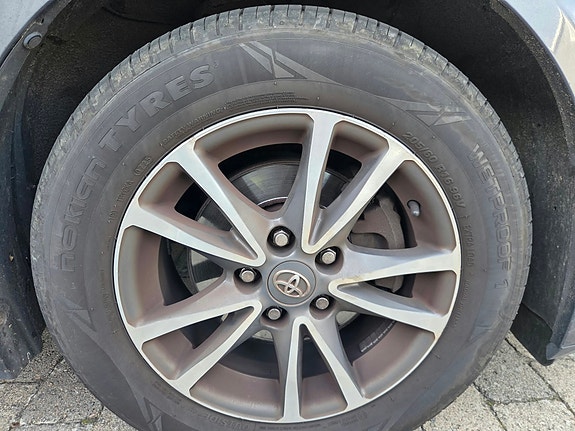 Toyota Avensis 10 of 11