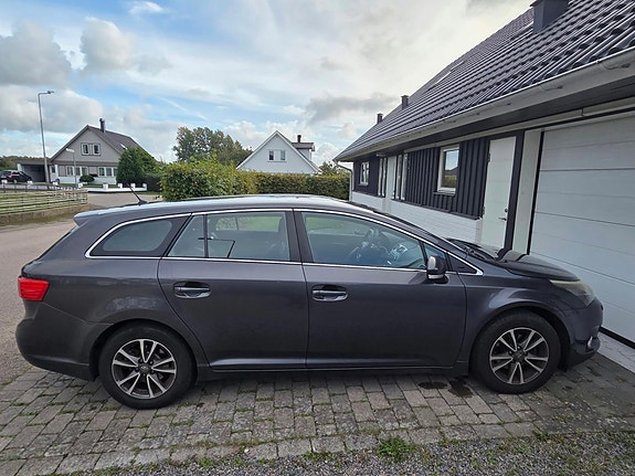 Toyota Avensis 3 of 11