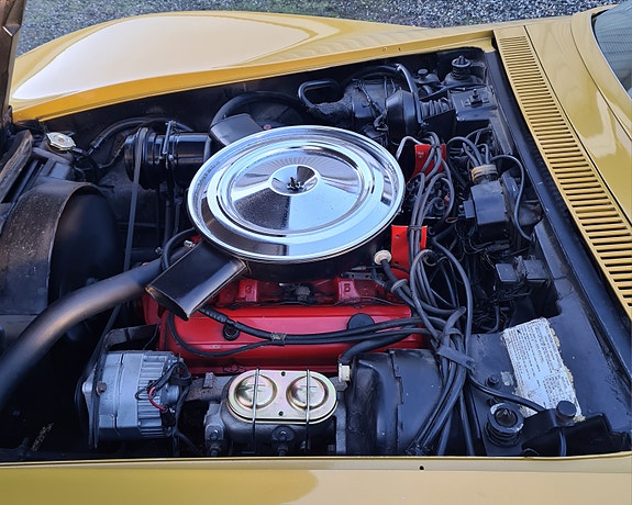 Chevrolet Corvette 2 of 6