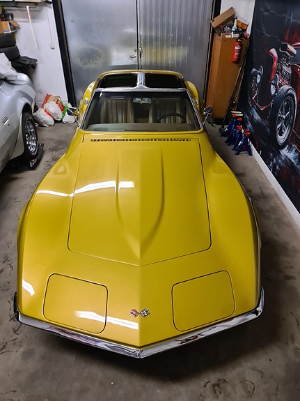 Chevrolet Corvette 4 of 6