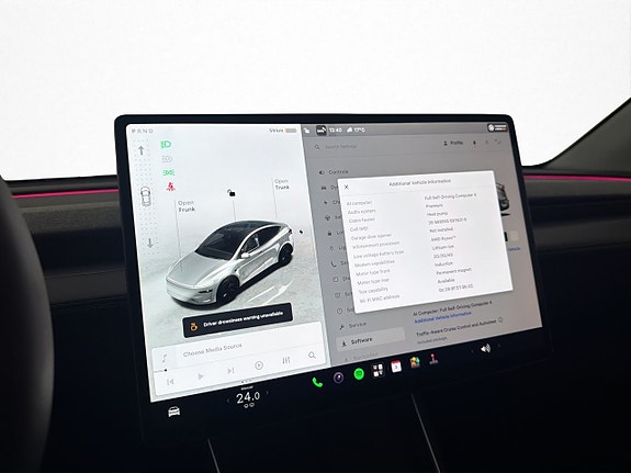 Tesla Model Y 26 of 30