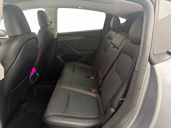 Tesla Model Y 15 of 30