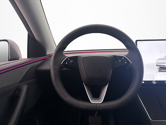 Tesla Model Y 12 of 30