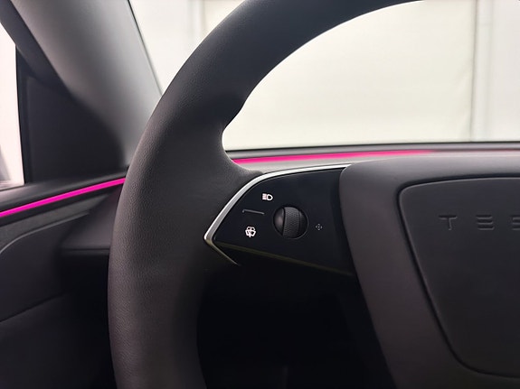 Tesla Model Y 17 of 30