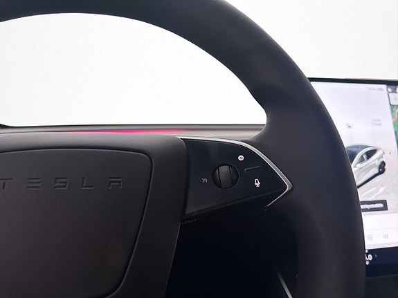 Tesla Model Y 18 of 30