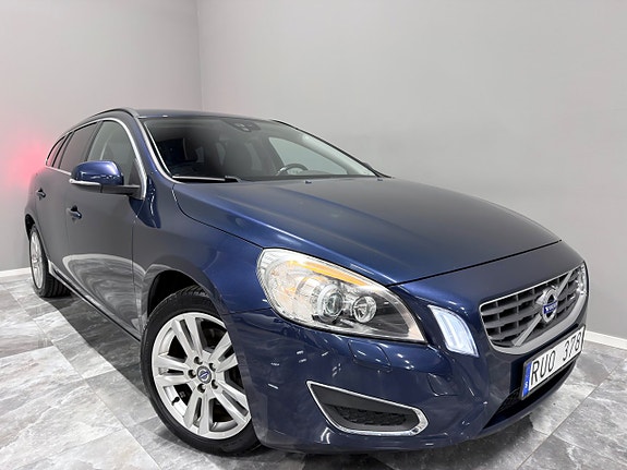 Volvo V60 2 of 25