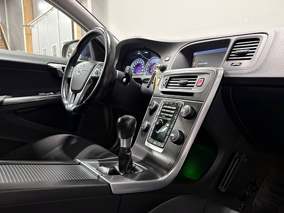 Volvo V60 19 of 25