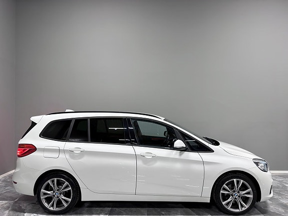 BMW 218d 8 of 30