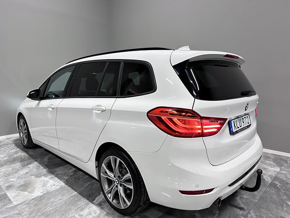 BMW 218d 5 of 30