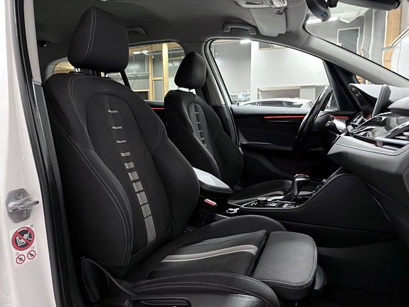 BMW 218d 24 of 30