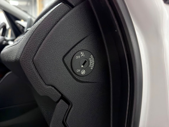 BMW 218d 27 of 30