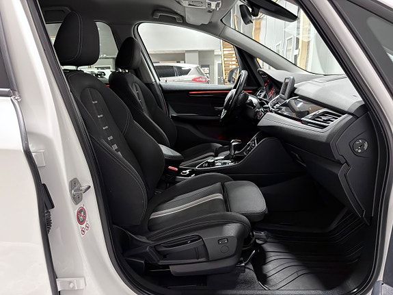 BMW 218d 23 of 30
