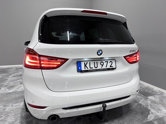 BMW 218d 6 of 30