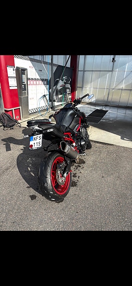 Kawasaki Z900 A2 2 of 4