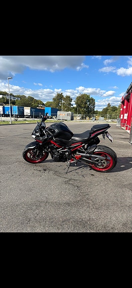 Kawasaki Z900 A2 3 of 4
