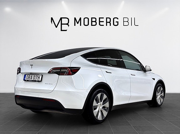 Tesla Model Y 5 of 19