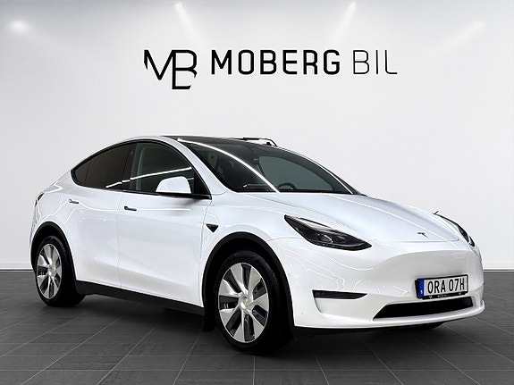 Tesla Model Y 7 of 19