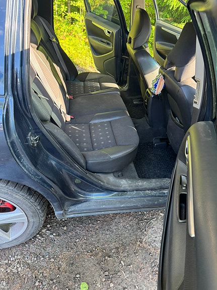 Volvo V70 4 of 5