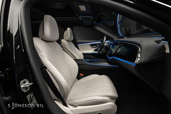 Mercedes-Benz E300 16 of 25