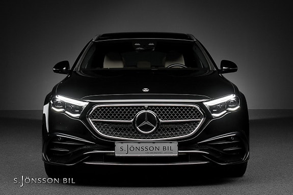 Mercedes-Benz E300 5 of 25