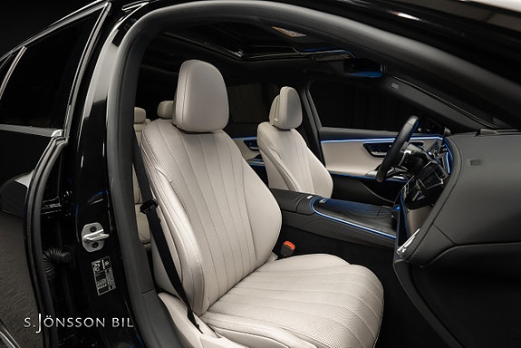Mercedes-Benz E300 15 of 25