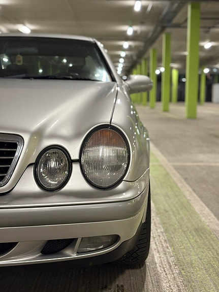 Mercedes-Benz CLK200 2 of 12