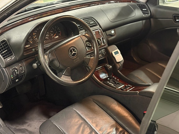 Mercedes-Benz CLK200 8 of 12