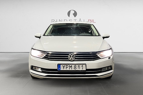 Volkswagen Passat 10 of 17